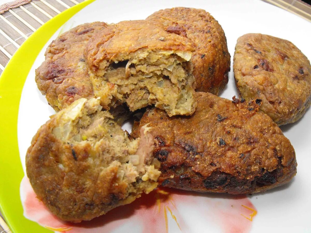 Рецепт пышных котлет из печени. Котлеты из куриной печени. rjnktns bp rehbyyjq gtxtyb. котлеты с печени куриной. печёночные котлеты из куриной печени.