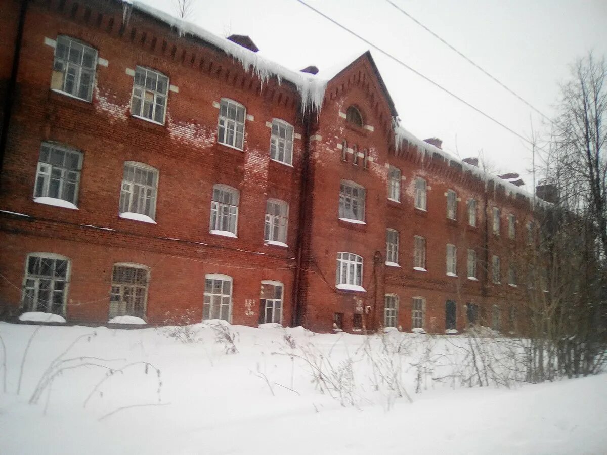 Елец казармы. Красные казармы елец. красные казармы иркутск пискунова. потсдам красные казармы. нижний новгород красные казармы на набережной.