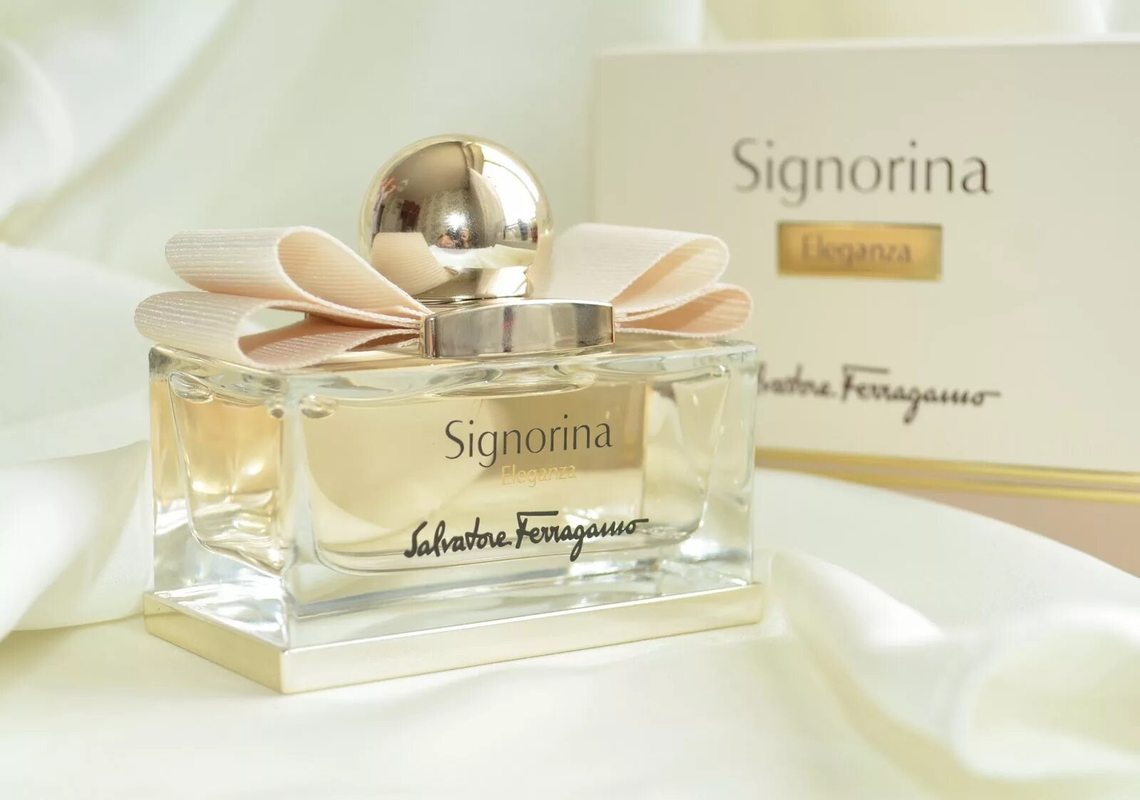 Туалетная вода signorina. Духи Salvatore Ferragamo Signorina. Синьорина Элеганза духи. Духи Сальваторе Феррагамо Элеганза. Духи Сальваторе Феррагамо Синьорина Элеганза.