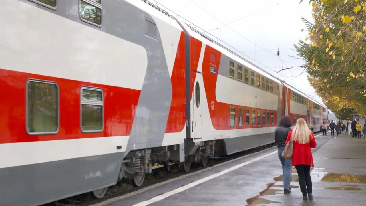 Поезд оленегорск санкт. Поезд 22 Санкт-Петербург Мурманск двухэтажный. Поезд 21 Мурманск Санкт-Петербург двухэтажный. Северная Пальмира/двухэтажный состав. Поезд Северная Пальмира двухэтажный Санкт-Петербург.