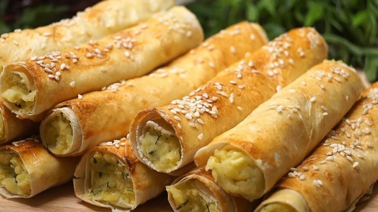 Пирожки трубочки. Трубочки с капустой. Трубочки начиненные фаршем. Пирожки трубочки. Пирожки трубочкой с мясом.