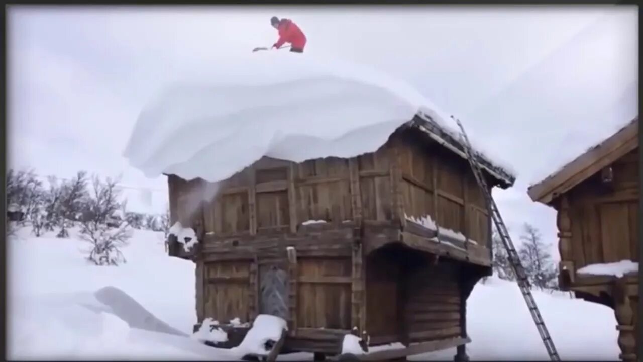 Ходит а в избу не входит. Дом ходуном. избушка на курьих ножках. летало в избе. избушка на курьих ножках из снега.