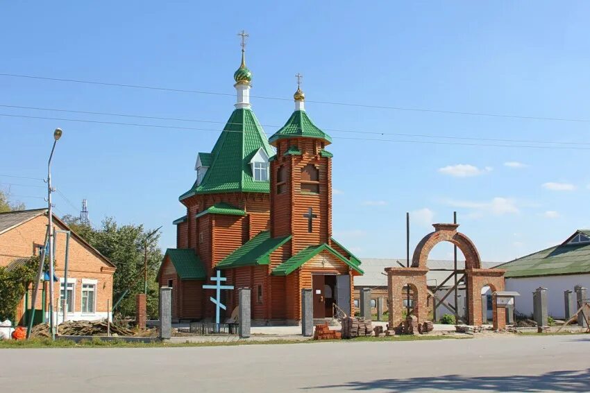 Красный сад посёлок красный сад. Храм царственных страстотерпцев красный сад. Красный сад батайск. Поселок красный сад ростовская область. Азовская область поселок красный сад.