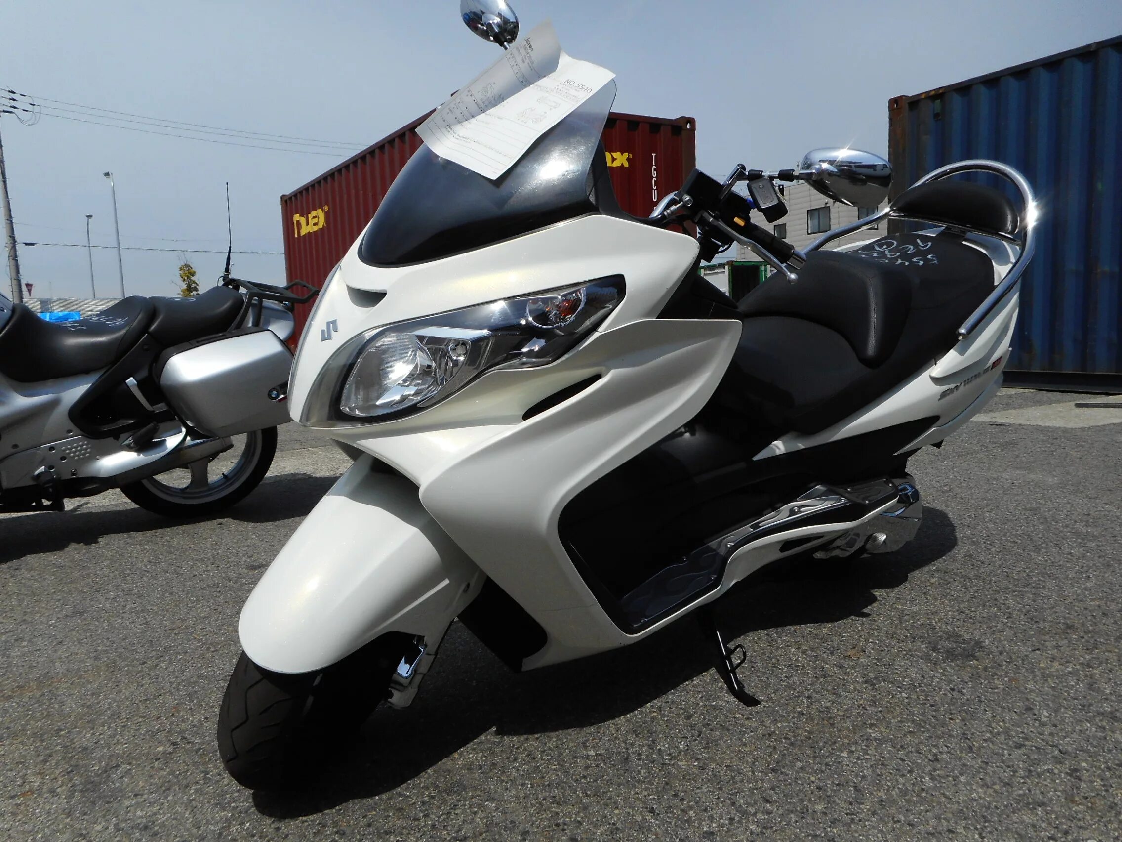 Купить скутер 250. Suzuki Skywave 250. Макси скутер Suzuki Skywave 250. Suzuki Burgman 250 максискутер. Suzuki Burgman (Skywave) 250.