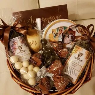 Что подарить женщине знакомой на новый год