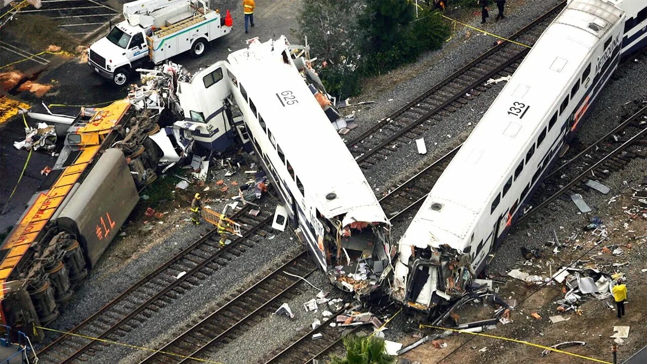 Происшествия крушение. Крушение пассажирского поезда Metrolink. Транспортная авария поезд. Самые крупные катастрофы поездов.