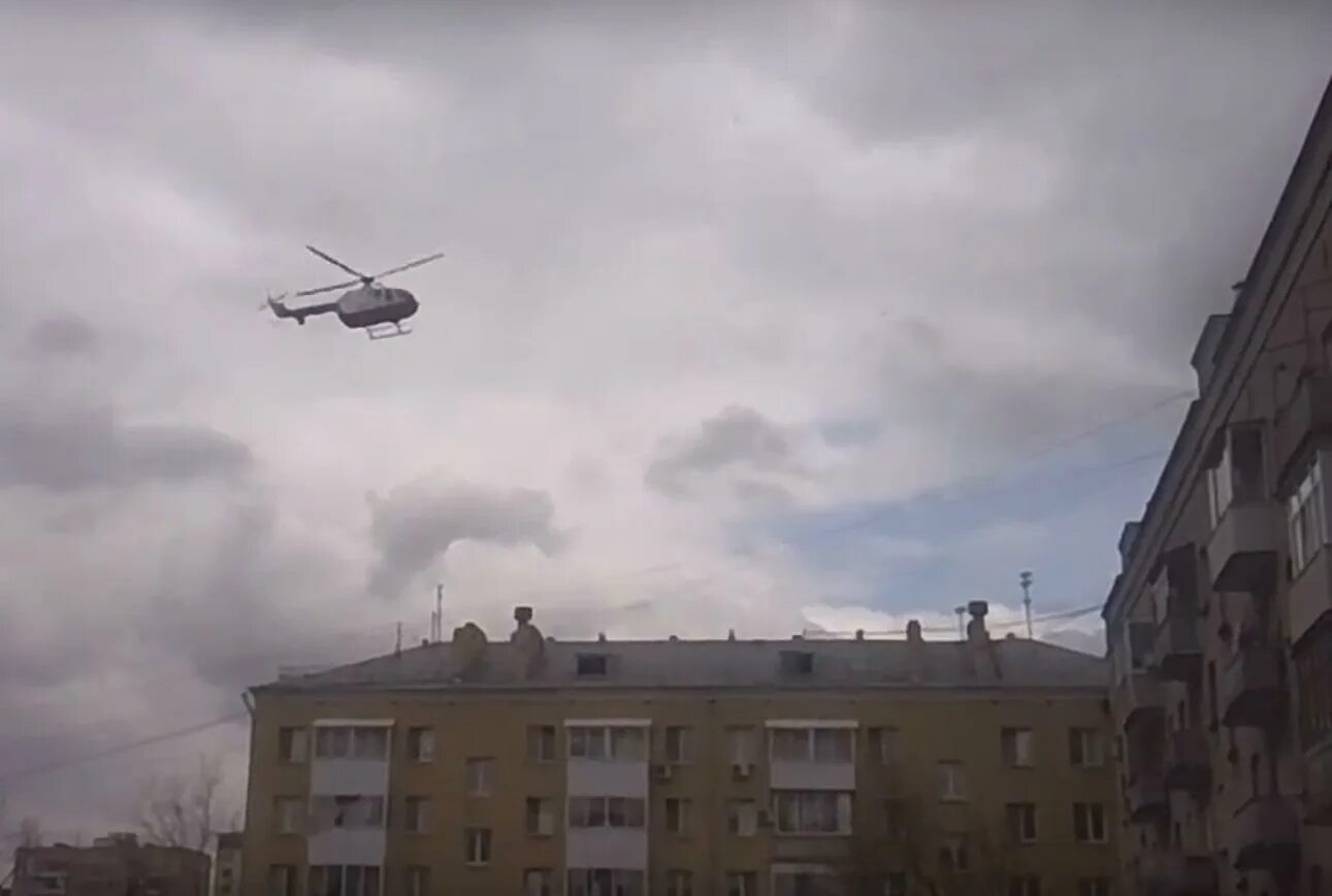 Москва с вертолета. Вертолет над домом. Дом вертолет. Летающий мегаполис. Над городом летают вертолеты.