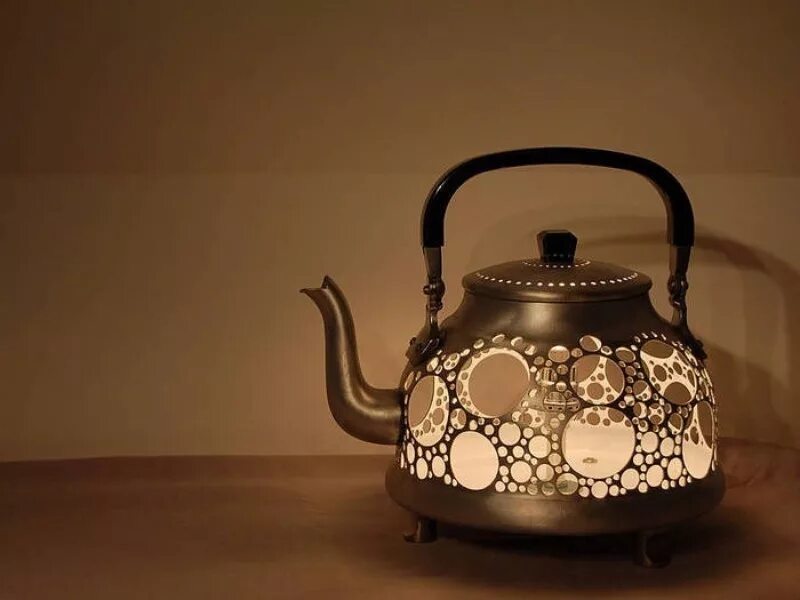 Светильник из чайника. Светильник из старого чайника. Необычные чайники. Чайник в марокканском стиле.
