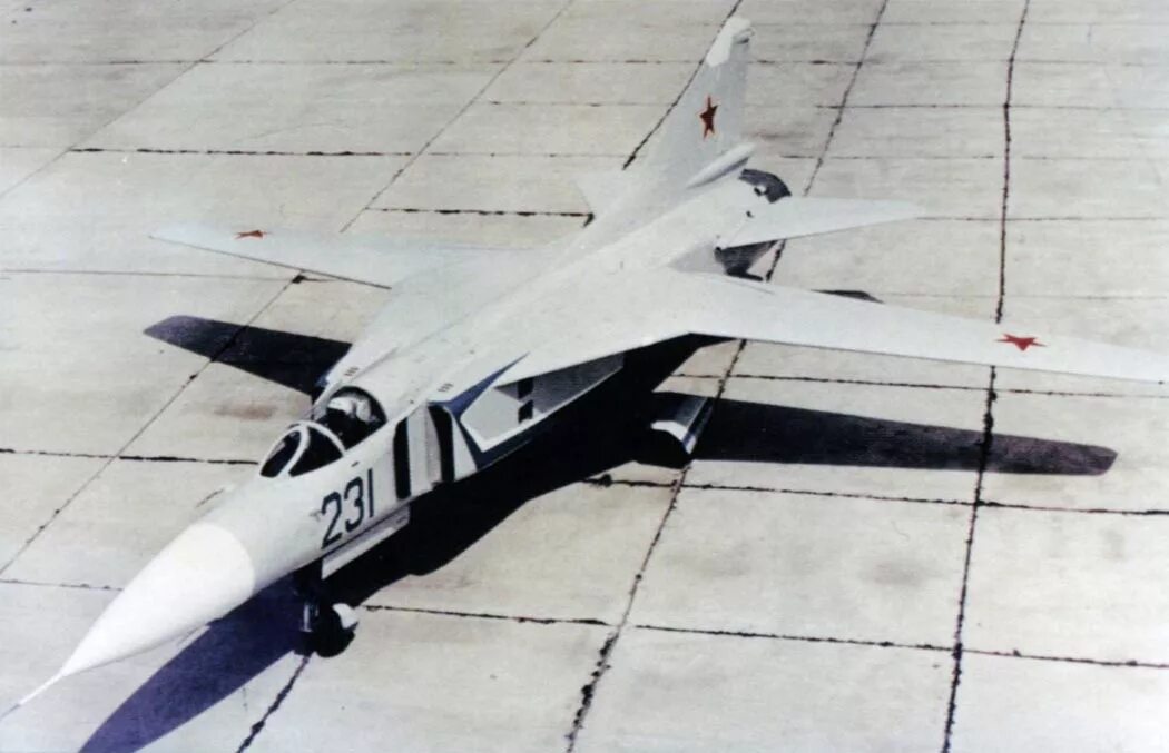 Стреловидность крыла миг 23. Миг-23 истребитель. Mig-21e8. Стелс-истребитель yf-23. Xp-54.