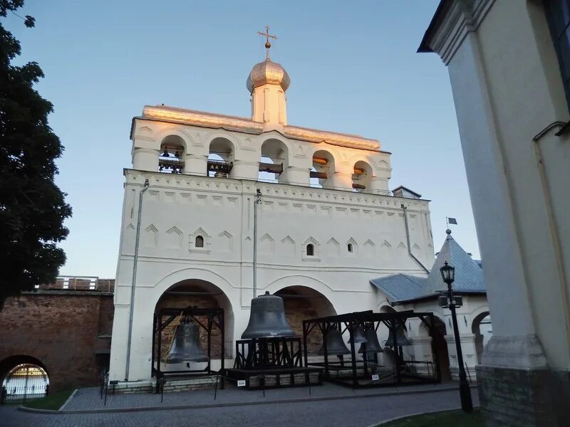 Звонница софийского собора новгородский детинец. Софийская звонница новгородского кремля. Звонница софийского собора великий новгород. Звонница софийского собора новгородский детинец. Новгород звонница.