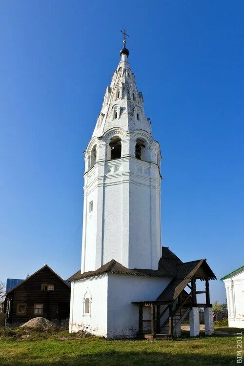 храм у никольского монастыря в переславле-залесском. колокольня юрьева монастыря. монастыре четыре колокольни. четыре колокольни. колокольня покровского монастыря москва.