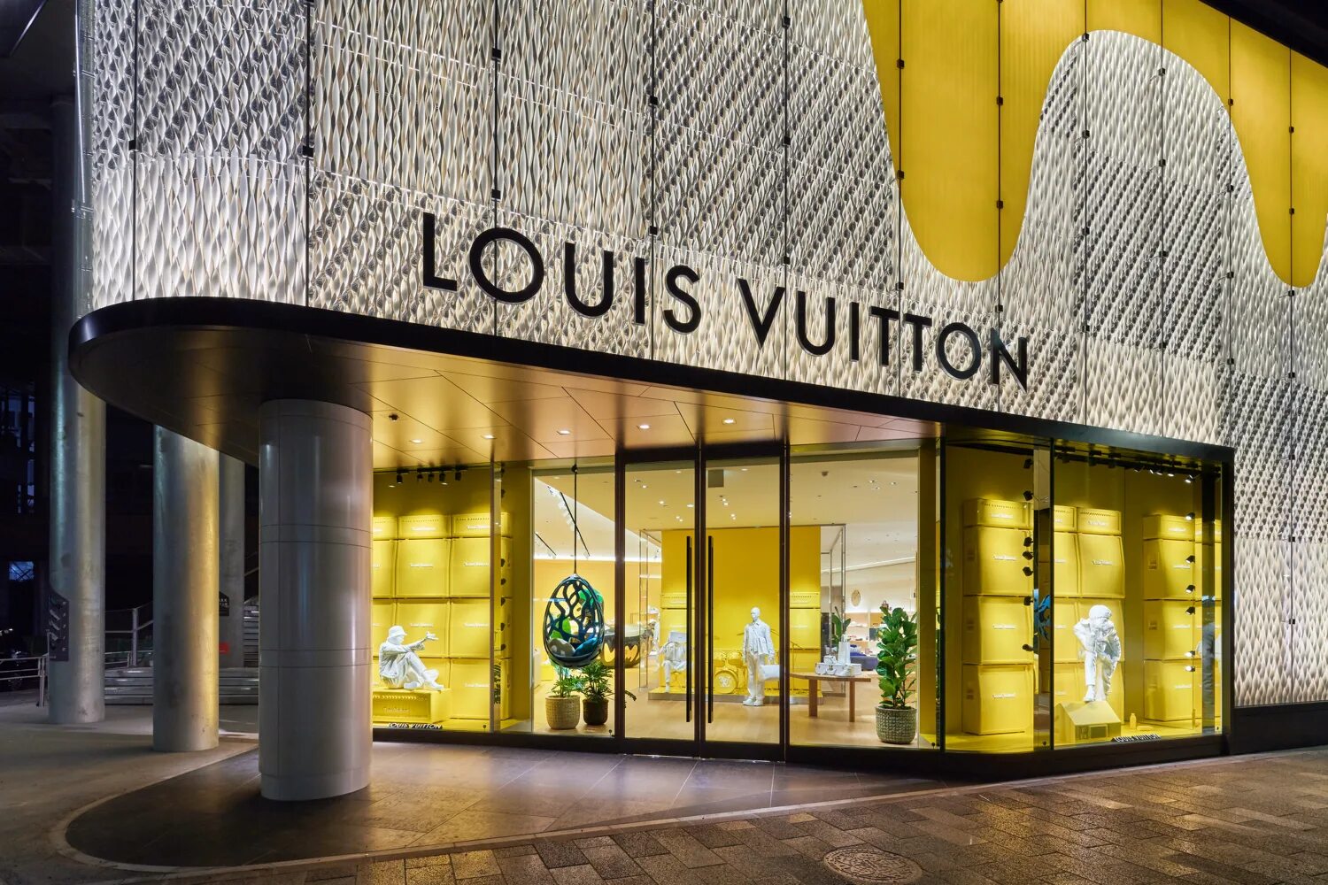 Louis turkey. Токио Луи Виттон. Магазин Луи Виттон в Токио. Бутик Louis Vuitton в Токио. Бутики Луи Виттон Япония.