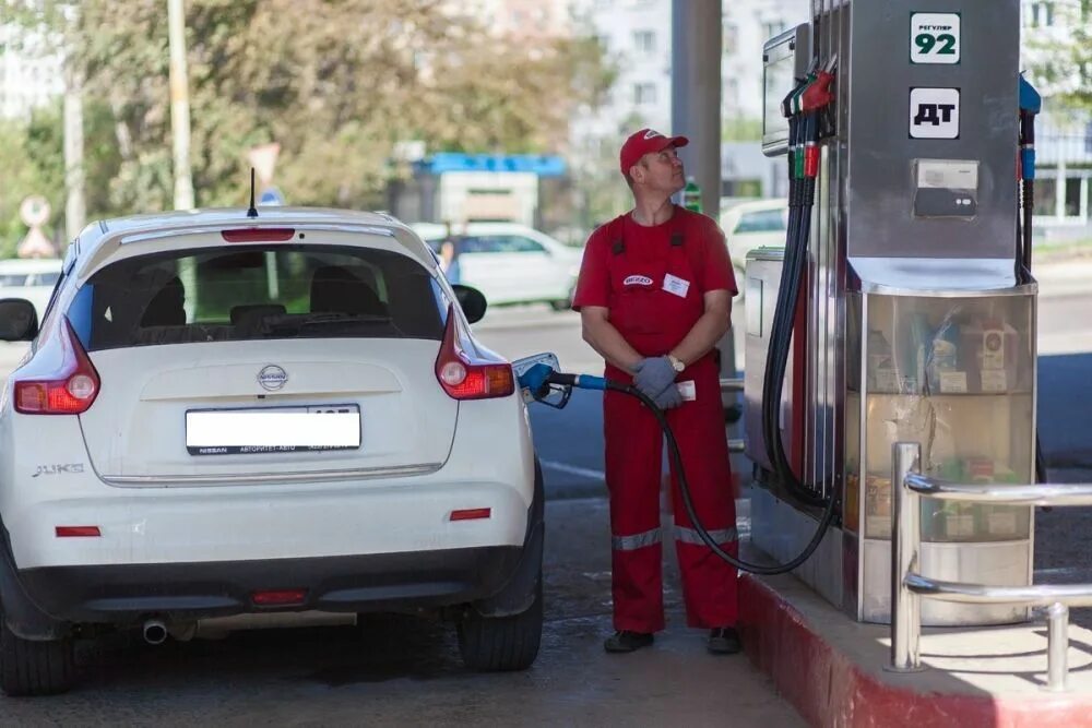Альтернативное автомобильное топливо. Автомобильный бензин. Будут ли проблемы с бензином. Камера сгорания в двигателе машины. Машина на бензине.
