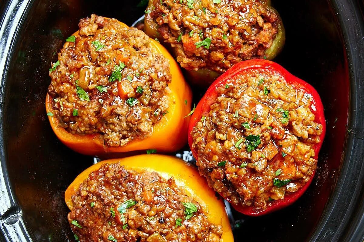 Фаршированные перцы с фаршем и рисом. Перец фаршированный. Как укладывать фаршированные перцы. Болгарский перец фаршированный. Как укладывать фаршированные перцы.