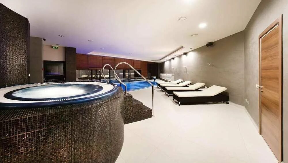 Double tree spa. Хилтон отель новосибирск. hilton doubletree новосибирск. doubletree by hilton hotel novosibirsk 4*. дабл три хилтон новосибирск бассейн.