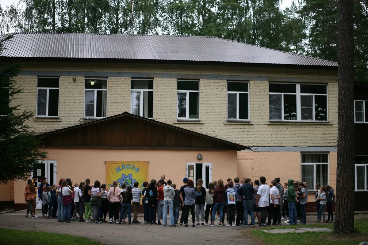 Дол ло. Лагерь Ленинградец в Рощино. ДСОЛ Ленинградец лагерь. Лагерь Ленинградец Ленинградская область. ДСОЛ Ленинградец городской посёлок Рощино.