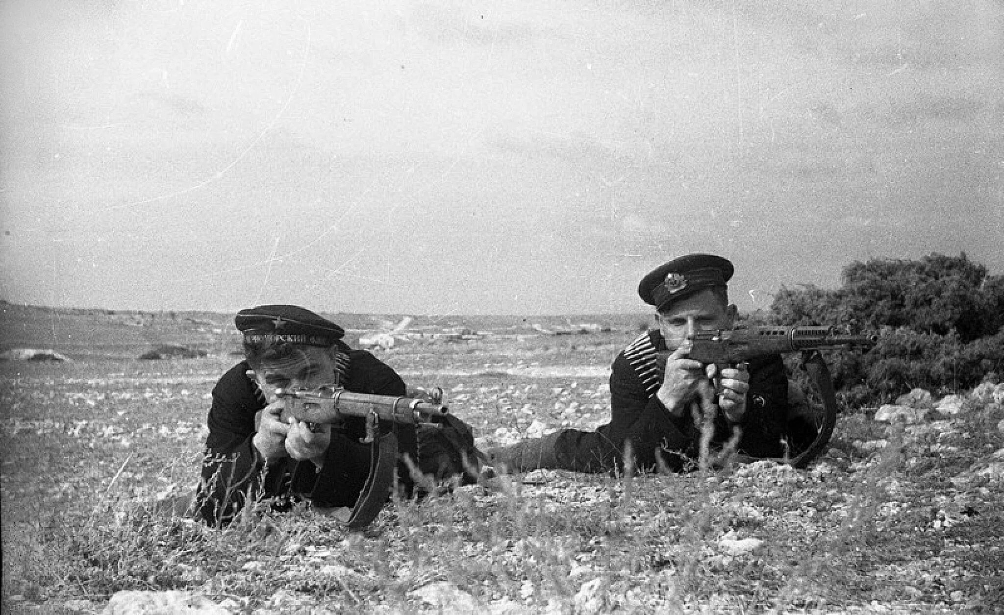Немцы черного моря. Оборона севастополя 1941 немцы. оборона севостополя1941. моряки севастополя 1941. морпехи севастополя 1941.
