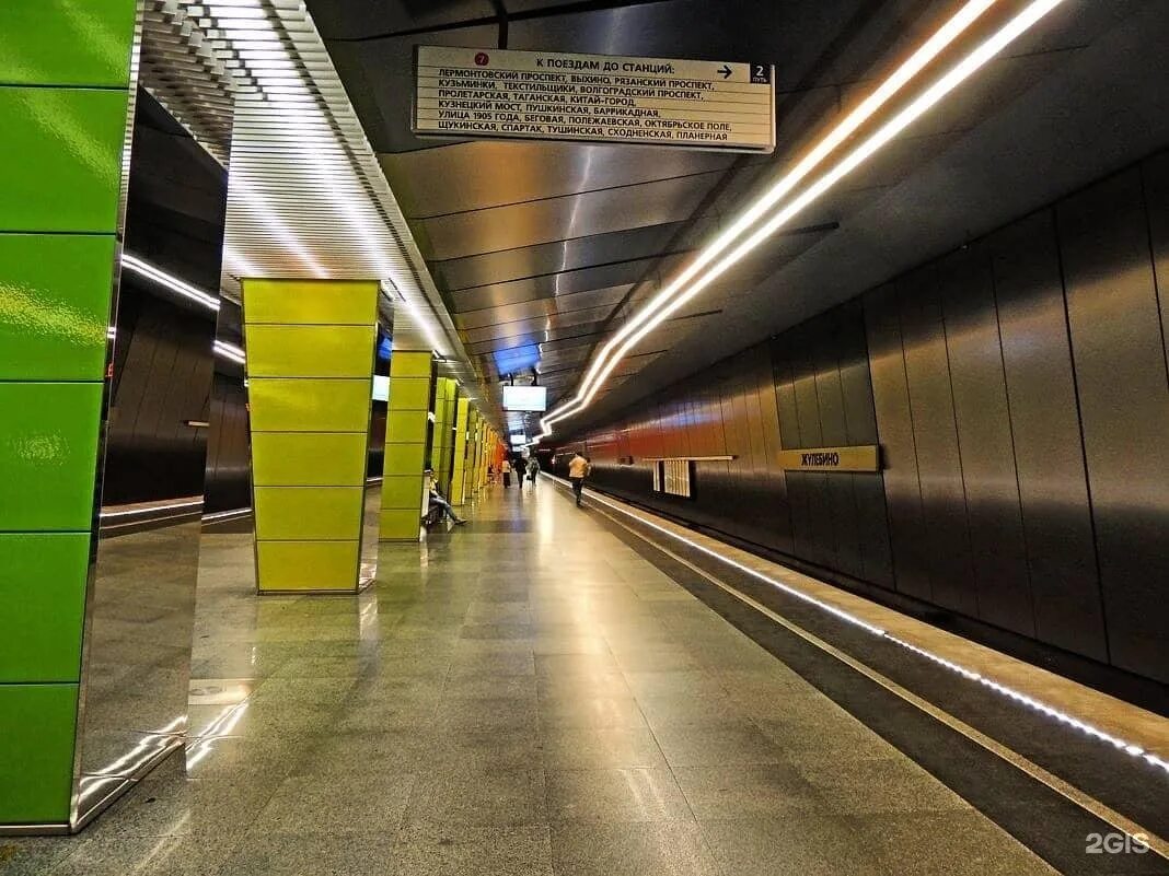 Рядом с метро жулебино. Станция метро жулебино. московский метрополитен станция жулебино. станция метро жулебино москва. станция метро жулебино платформа.
