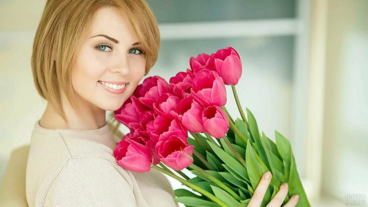 Март женщины. Фотосессия с тюльпанами. Успешная женщина. Красивые девушки с цветами. Янарсанова седа.