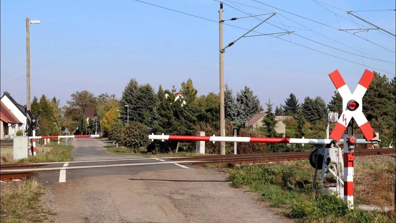 Жд переезды общего пользования. Железнодорожный переезд. Шлагбаум переездной. ЖД переезд. Шлагбаум Железнодорожный.