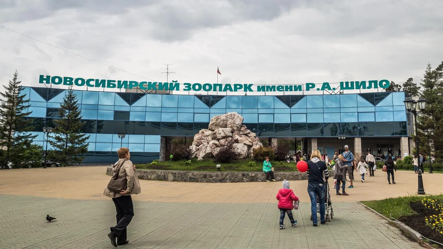 Новосибирский зоопарк внутри. Новосибирск зоопарк 2022. Площадь зоопарка в новосибирске. Новосибирский зоопарк имени р. Новосибирский зоопарк новосибирск.