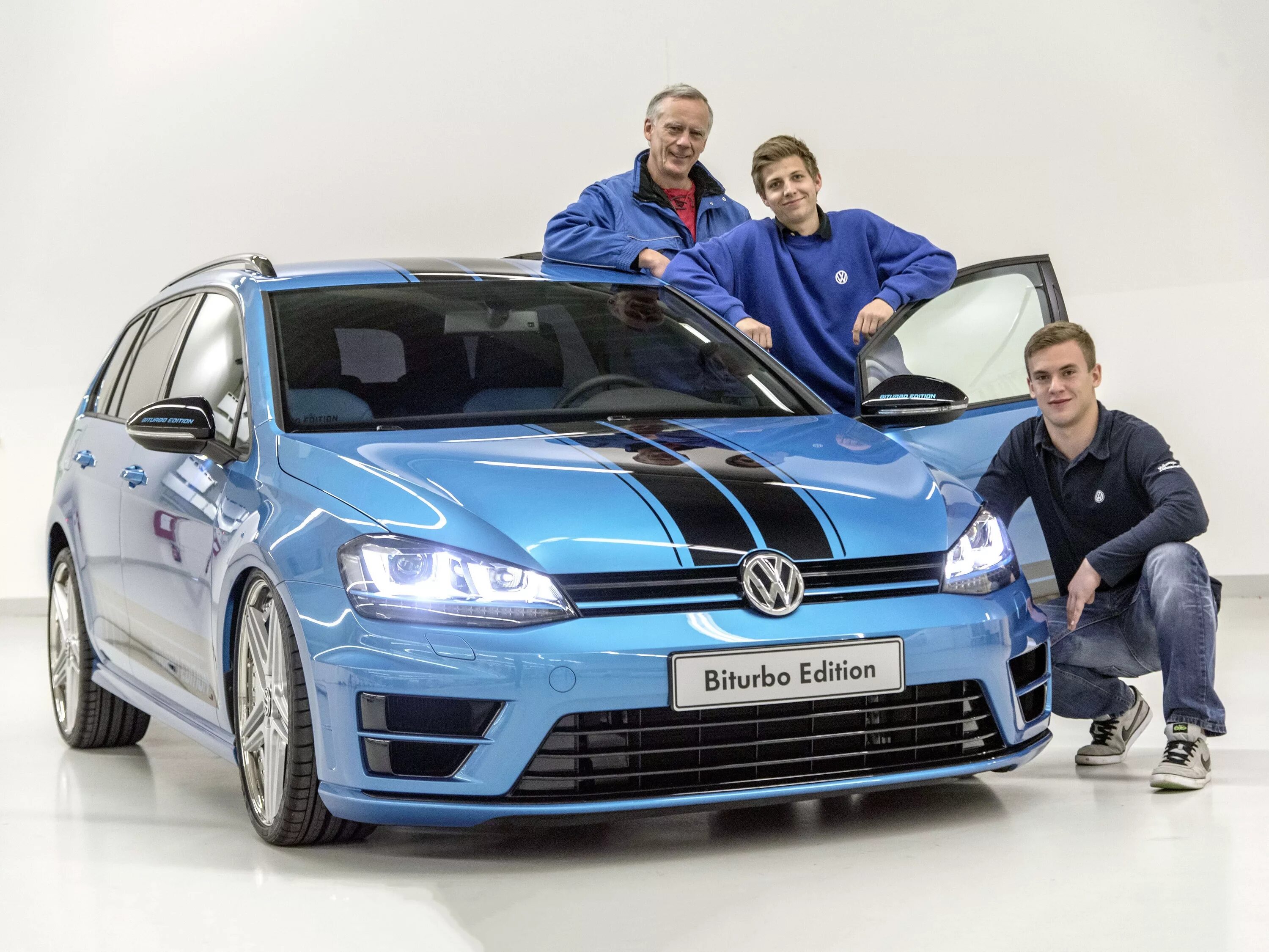 Volkswagen service. Фольксваген гольф сервис. Гольф Пассат. Сборка Фольксваген. Golf 2.0 TDI 2017.