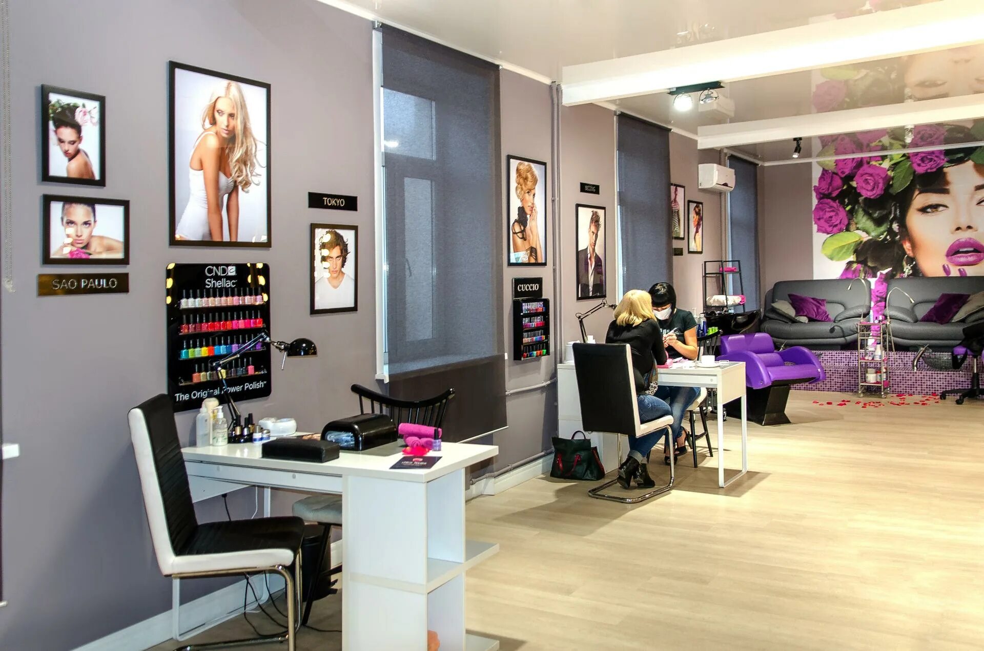 Клиент жок салон. Дизайн салона красоты. Салон красоты с людьми. Full salon. Посетители салона красоты.