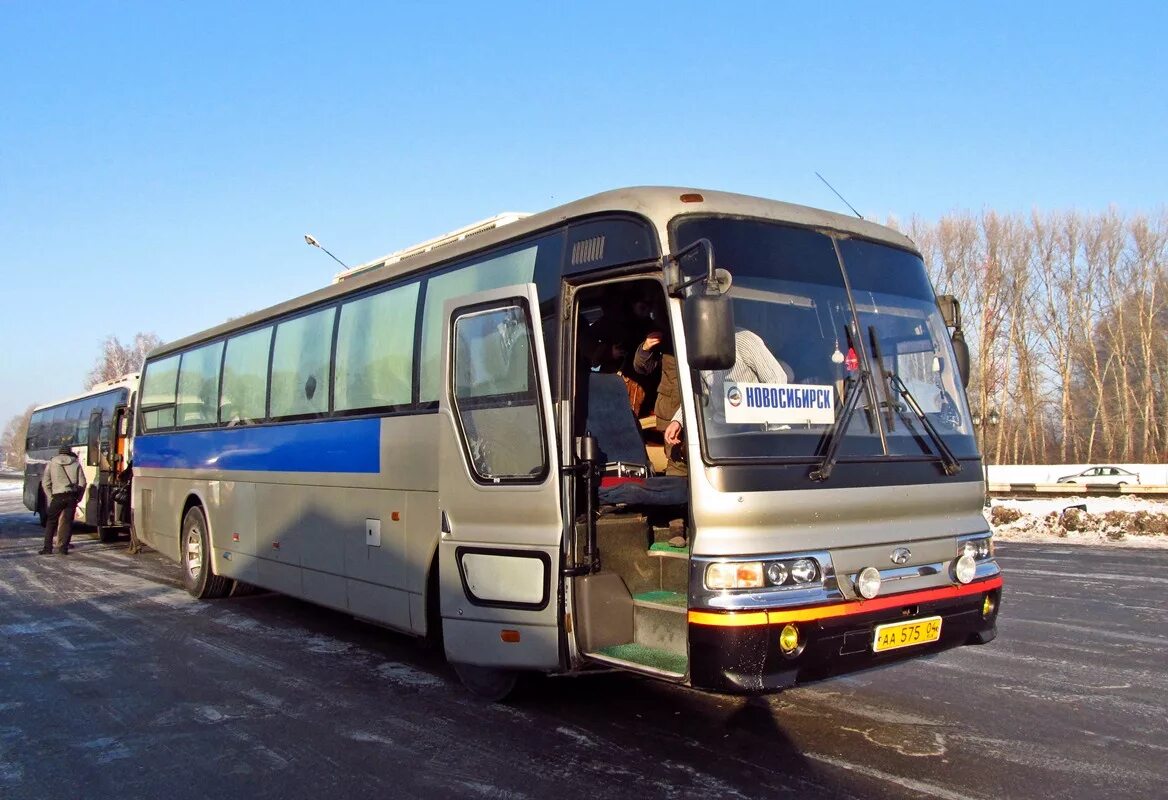 Межгород омск. Барнаул-Горно-Алтайск автобус. Толмачево Барнаул автобус. Автобус Новосибирск Горно Алтайск. Автобус Новосибирск Купино.