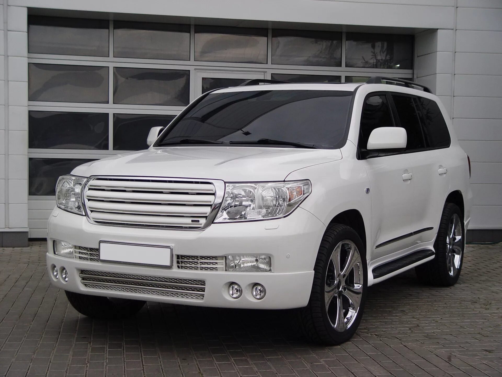 Ленд крузер 200 хром. Ленд крузер 200 белый 2007. toyota land cruiser 200 белый обвес. тойота прадо 200 белый свет. tlc 200 белый.