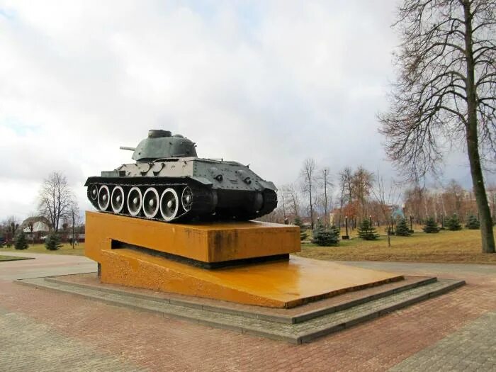 В каком городе установлен памятник танковому. Монумент танк т-34 Пенза. Памятник т-34 (Чехов). Т-34 Речица. Памятники т34 Белгород.