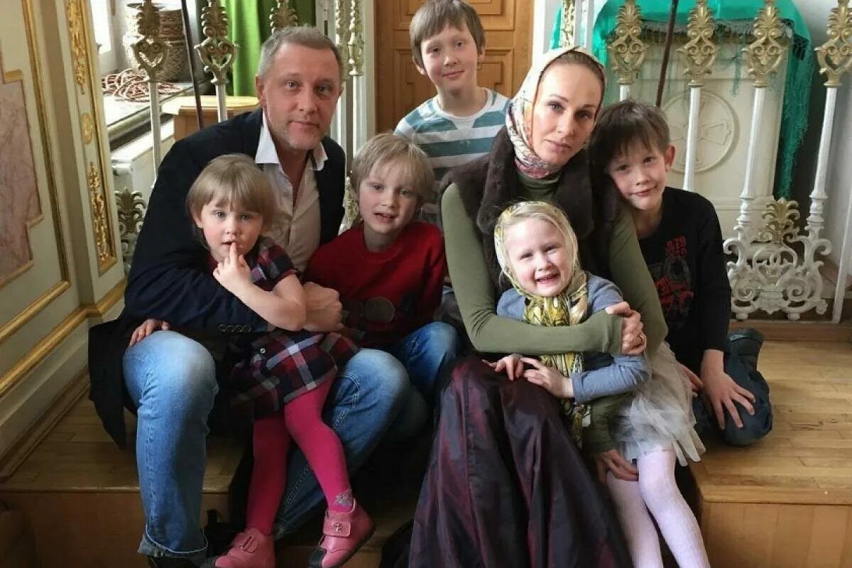 горобченко 2022. сергей горобченко и полина невзорова. горобченко и полина невзорова. горобченко сергей актер семья. жена актера сергея горобченко.