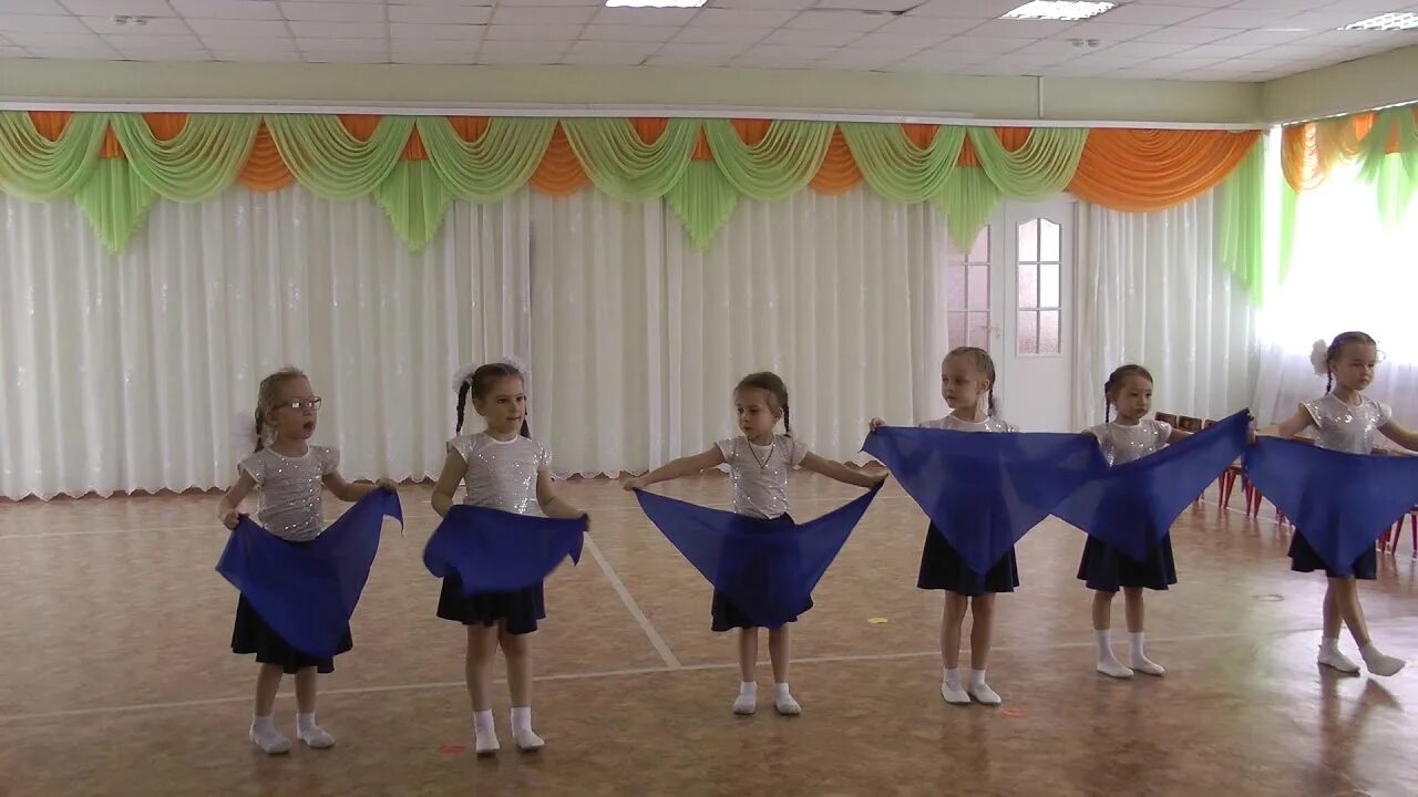 Видео танец синий платочек в детском саду