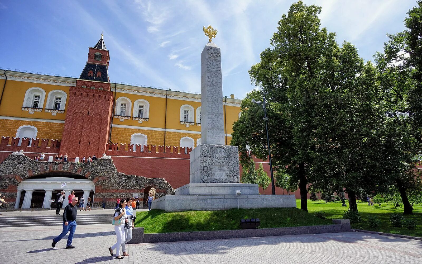 Александровский сад в честь