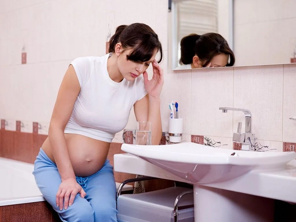 Сильный токсикоз при беременности. Токсикоз. Токсикоз беременных. Беременные женщины. Тошнота беременной.