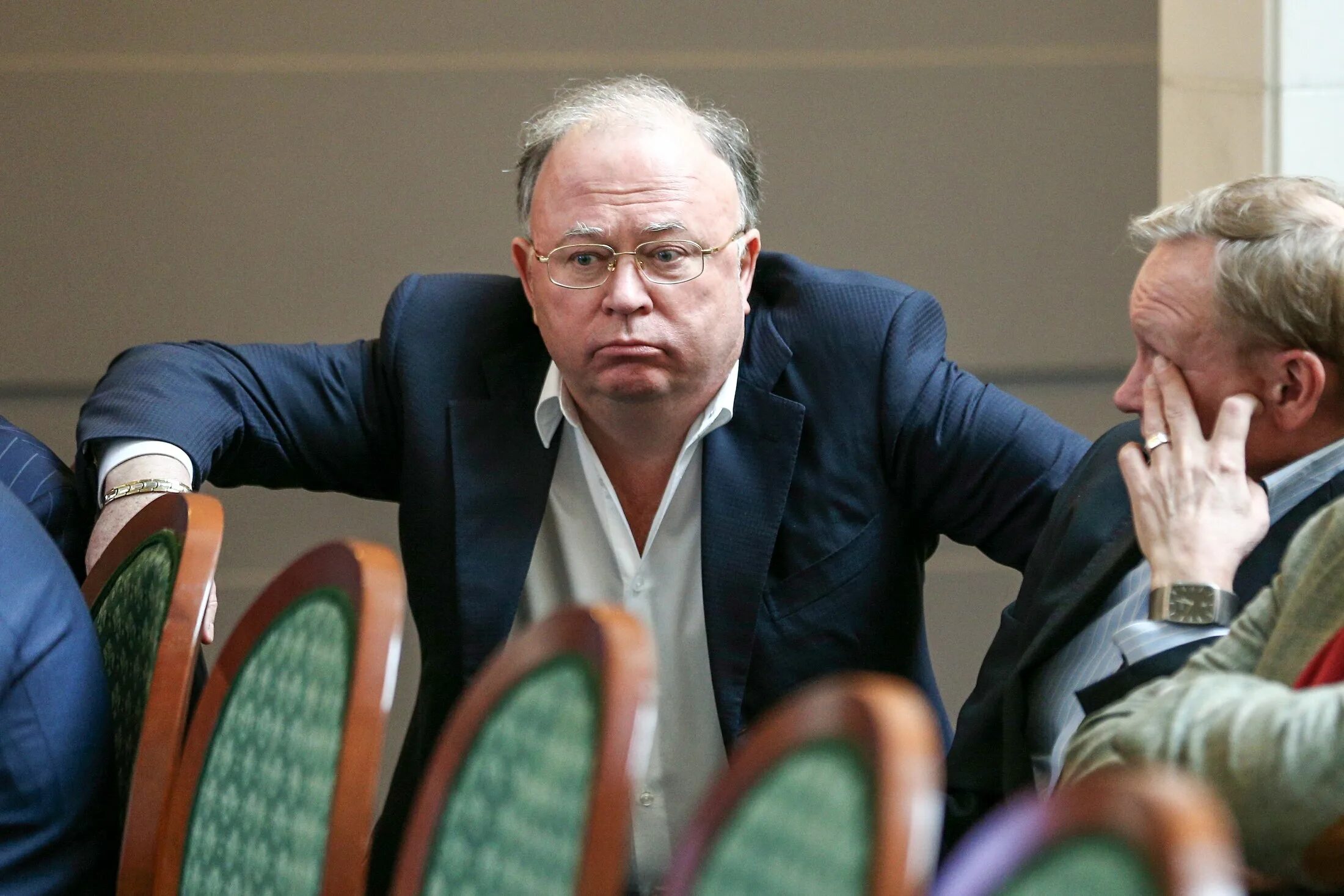 Андрей караулов журналист. Караулов андрей викторович. Александр караулов журналист. Сергей караулов журналист. Блогер андрей караулов.