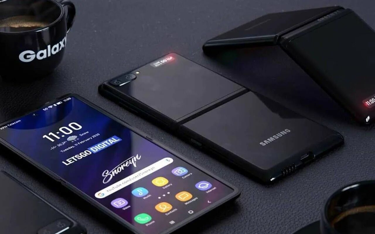 Galaxy flip 6. Samsung Galaxy z Flip 3. Samsung Galaxy z Fold 2020. Складной самсунг z Flip. Самсунг галакси флип 2020.