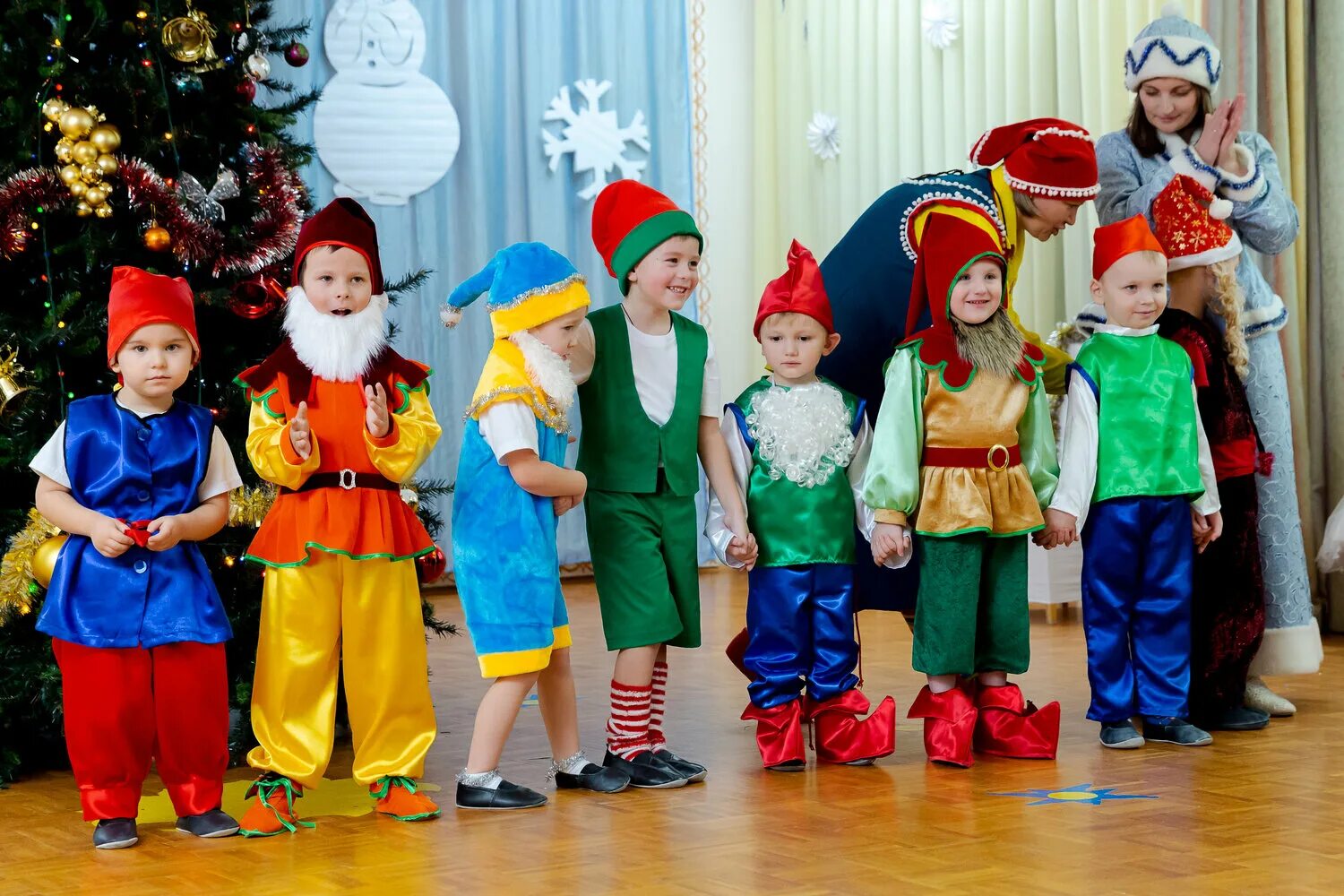 как снимать детские утренники. новогодние игры для детей на утреннике. фотосъемка утренника в детском саду. праздник в садике. утренник в ясельной группе новый год.