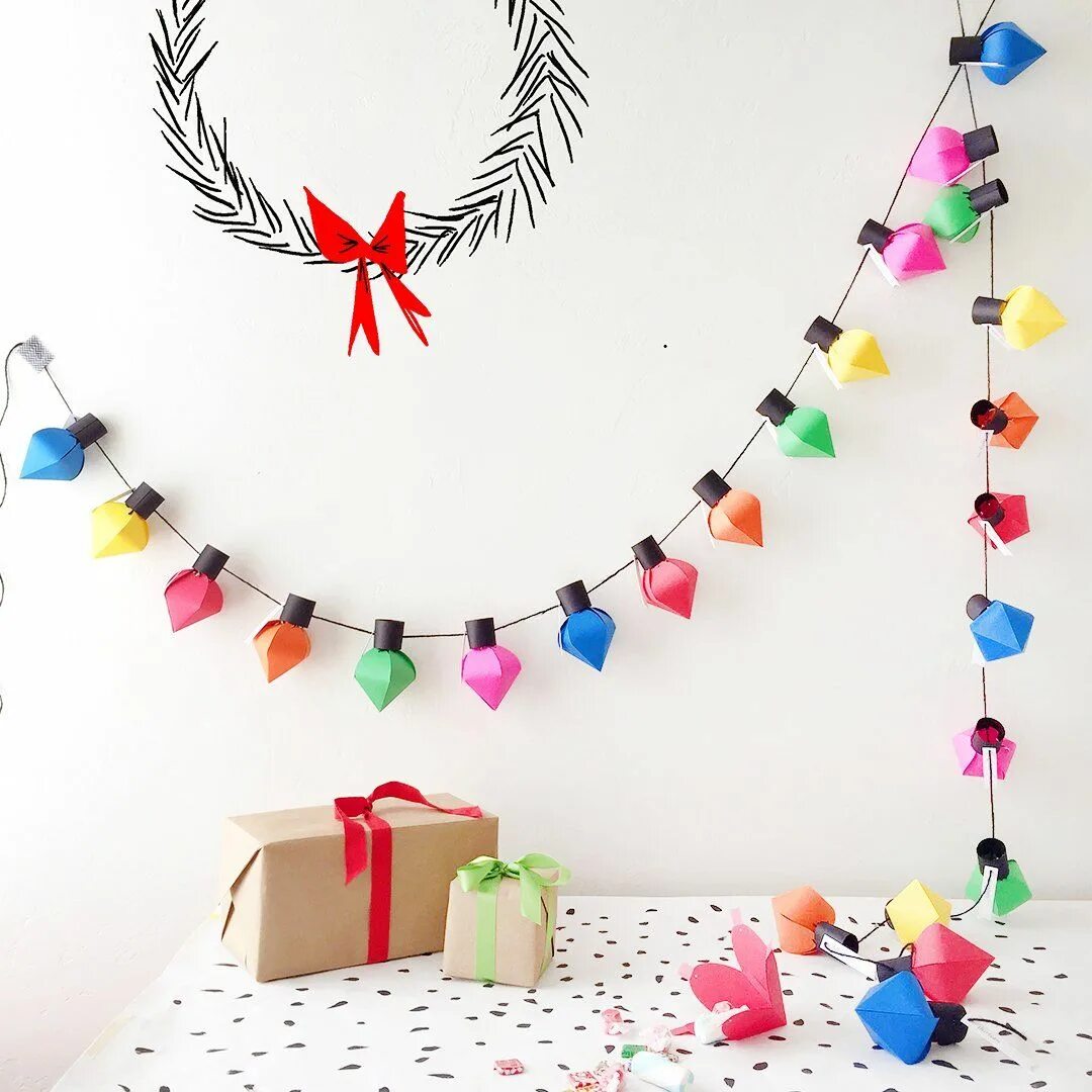 Гирлянда из бумажных фонариков. Новогодняя гирлянда из бумаги. Как сделать быстро гирлянду. Новогодняя гирлянда из бумаги. Гирлянда из флажков.
