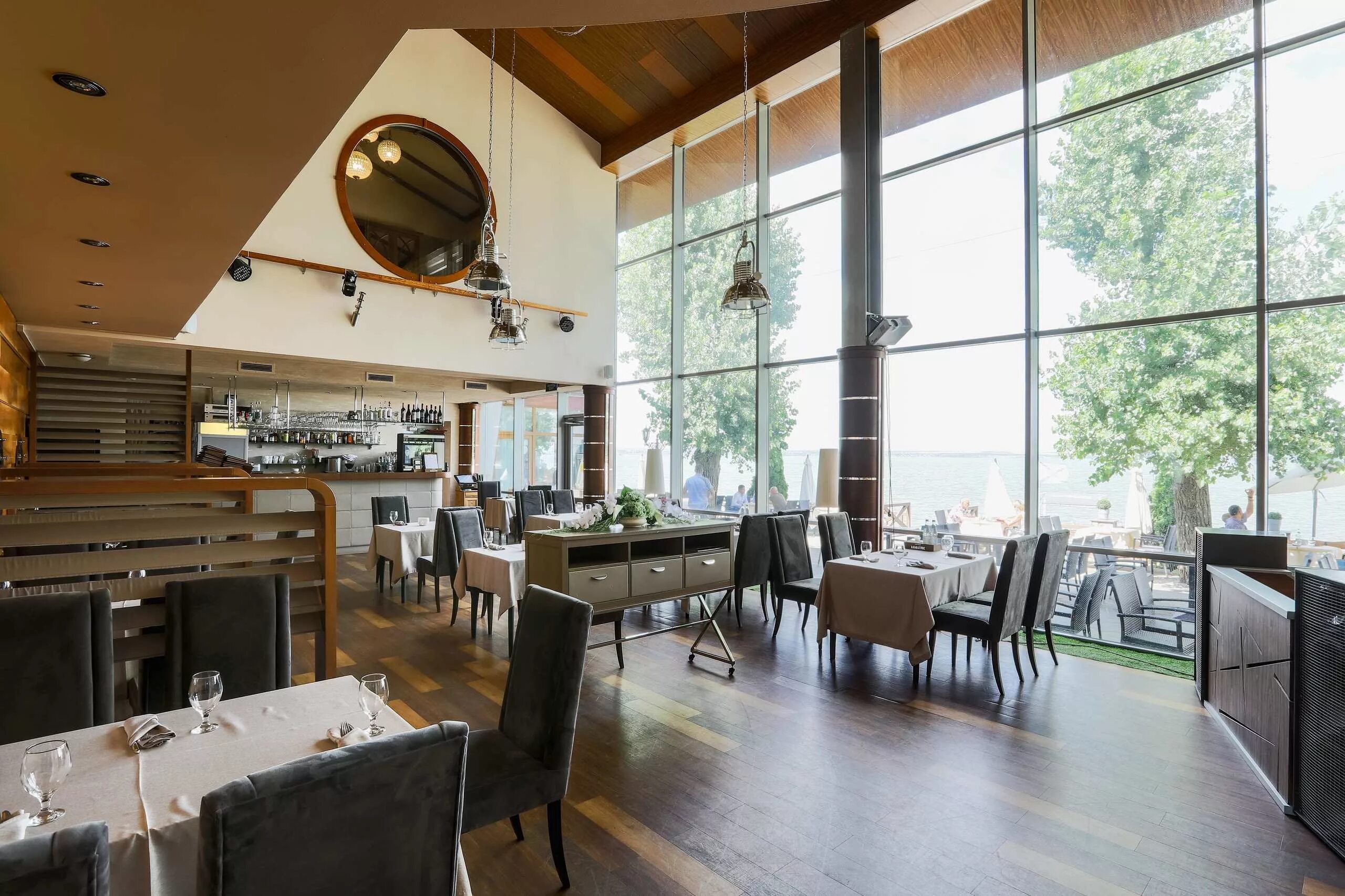 Маликон таганрог ресторан. Ресторан альбатрос таганрог. Свадьба в альбатросе таганрог. Альбатрос таганрог меню. Чехов сад ресторан.