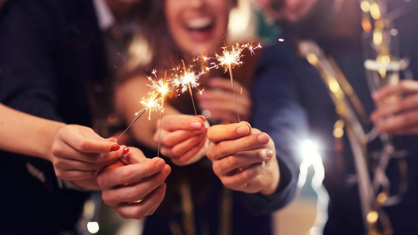 Офис рождество. Празднование в компании. Новый год празднование эстетика. New year party celebrity. We are celebrating the new year.