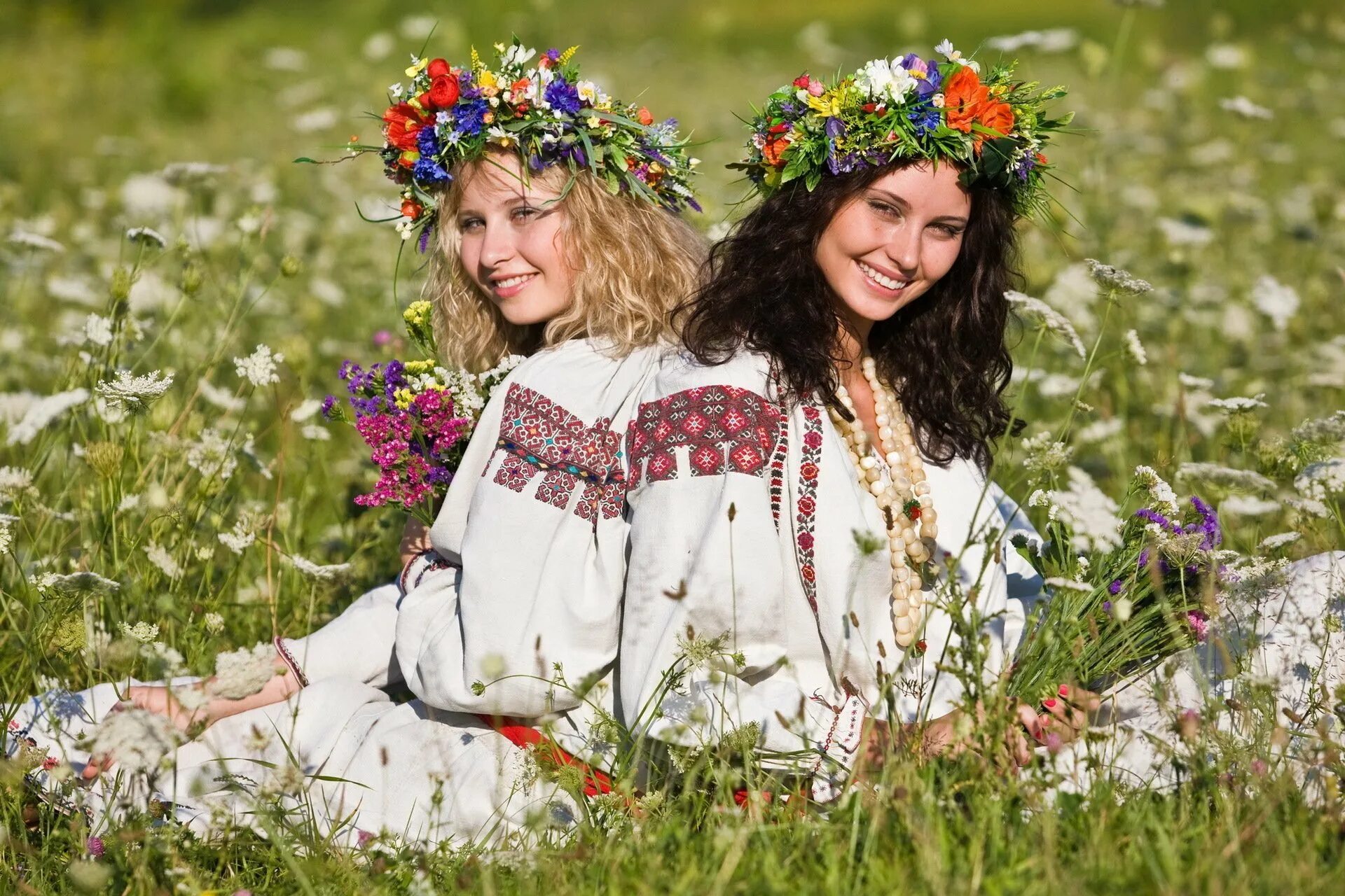 Продукты из белоруссии. Русский человек. Белорусское мороженое фирма. Белорус и белоруска в национальных костюмах. Белорусское мороженое фирма.