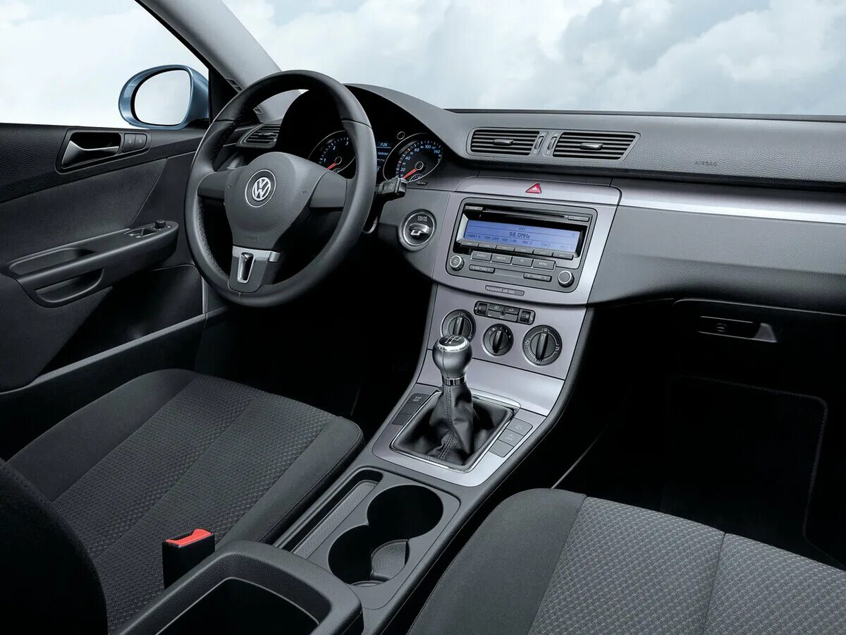 Фольксваген пассат б6 автомат. VW Passat b6 Interior. Фольксваген Пассат б6 салон. Фольксваген b6 салон. Фольксваген Пассат б6 седан салон.