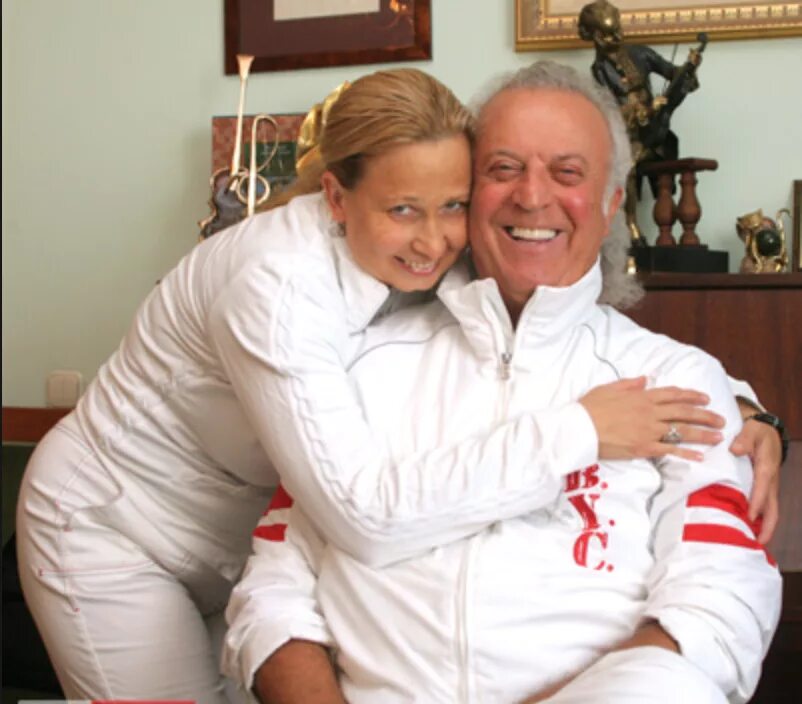 Илья́ рахми́элевич ре́зник. Ирина романова резник. Илья резник и мунира аргумбаева. Илья резник с женой ириной. Сколько лет илье резнику.