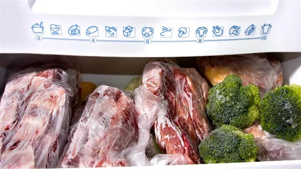 свежее мясо в холодильнике