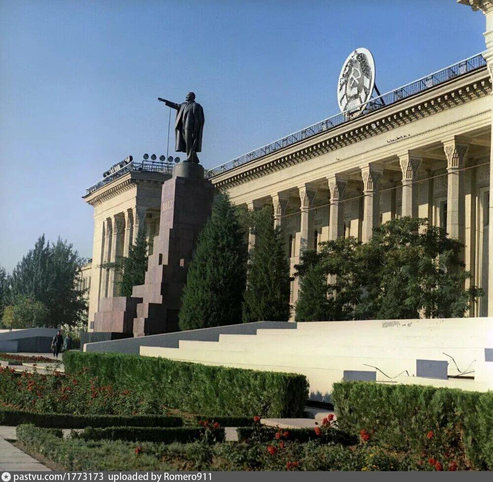 Глазной ташкент. Памятник Ленину в Ташкенте. Ташкент здание совет министров. Здание совета министров узбекской ССР. Площадь Ленина в Ташкенте ССР.