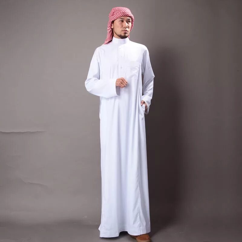Тауб дишдаша. Мужская белая одежда мусульманская. Арабский костюм мужской. Мусульманин в белой одежде.