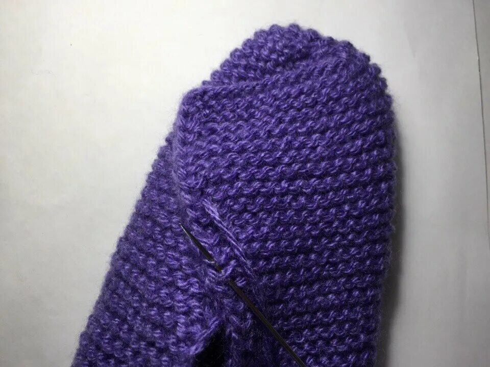 Следочки из квадратов спицами. Как связать следки из квадрата. Вязаные тапки из квадрата. Следки тапочки сапожки спицами. Вязаные тапки из квадрата.