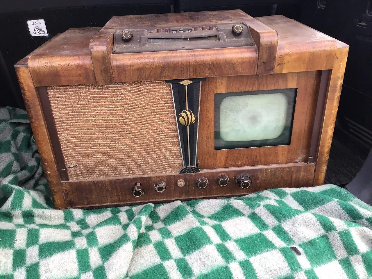 Телевизор ленинград т-2 1949 года. Ленинград т 2. Телерадиола ленинград т-2. Телевизор ленинград т2 годы выпуска. Ленинград т-2 строчник.