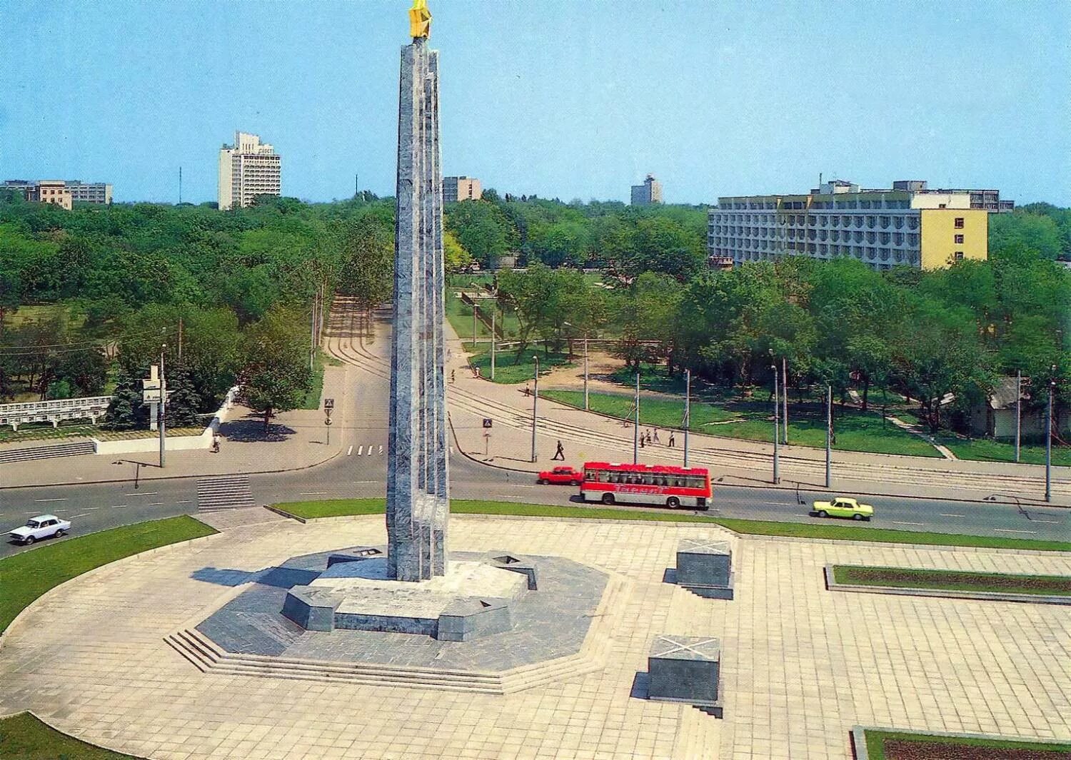 Площадь 10 апреля. Одесса город герой Обелиск. Одесса город герой монумент. Одесса город герой памятники.