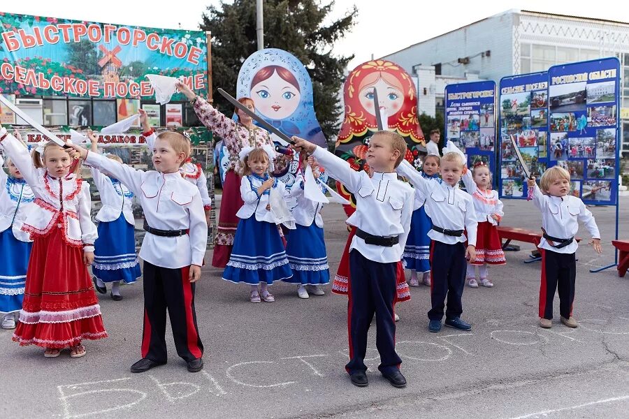 тацинская (ростовская область). церковь рождества пресвятой богородицы (тацинская). население углегорский тацинский район. станица тацинская тацинский район. станция тацинская.